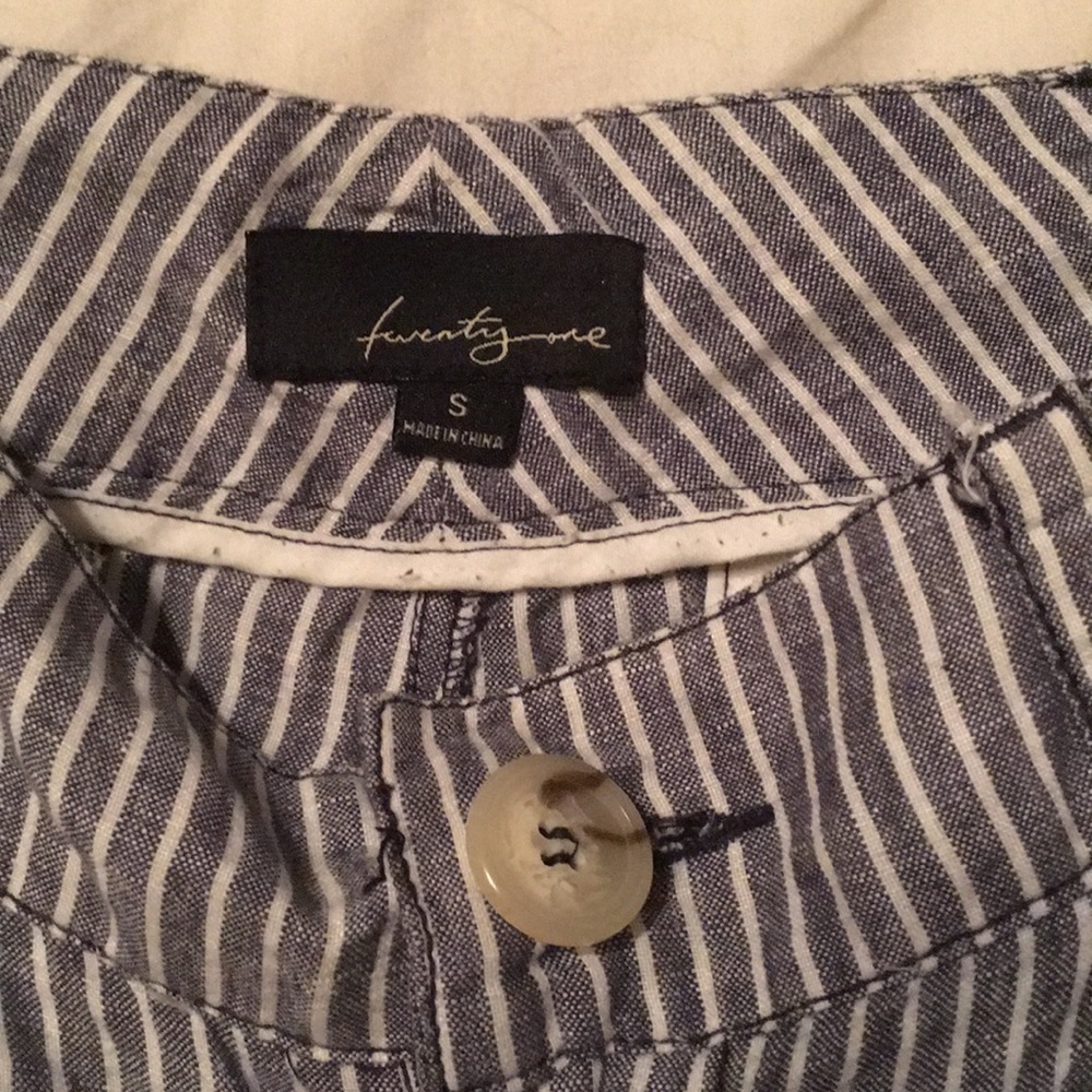 Striped shorts - Picture 2 of 3